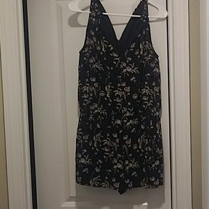 Loft navy floral romper. WITH POCKETS XS (0-2)